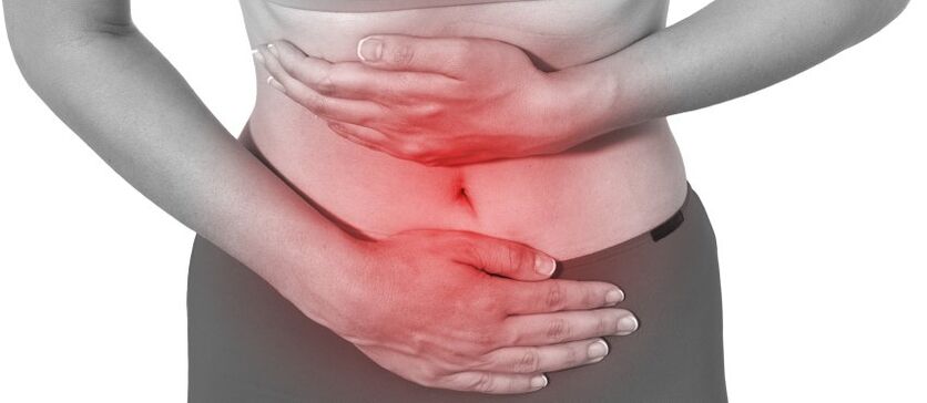 Des douleurs abdominales peuvent survenir en raison de l'ostéochondrose