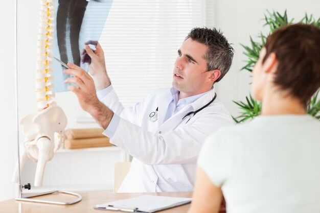 consultation avec un spécialiste de l'ostéochondrose cervicale